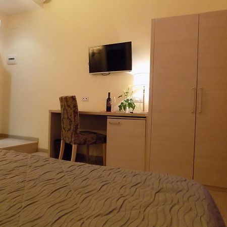 บุ้คกิ้ง เฮาส์ Bed & Breakfast โรม ภายนอก รูปภาพ