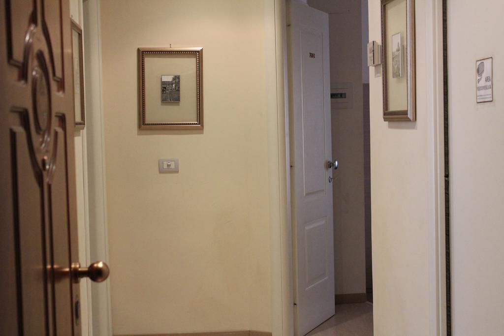 บุ้คกิ้ง เฮาส์ Bed & Breakfast โรม ภายนอก รูปภาพ