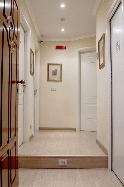 บุ้คกิ้ง เฮาส์ Bed & Breakfast โรม ภายนอก รูปภาพ