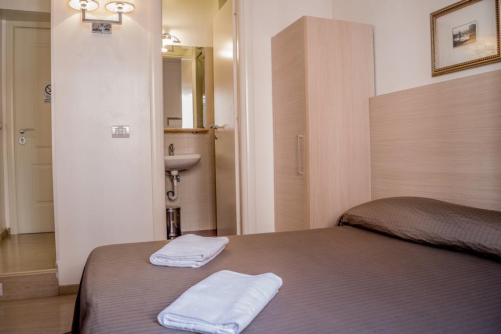 บุ้คกิ้ง เฮาส์ Bed & Breakfast โรม ภายนอก รูปภาพ
