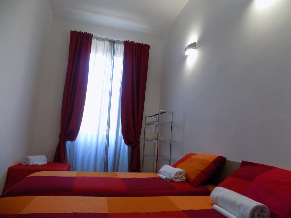 บุ้คกิ้ง เฮาส์ Bed & Breakfast โรม ภายนอก รูปภาพ