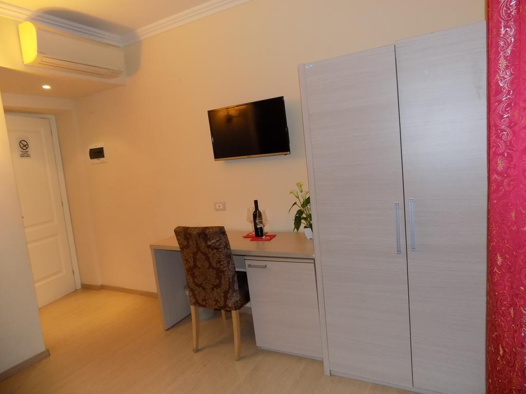 บุ้คกิ้ง เฮาส์ Bed & Breakfast โรม ภายนอก รูปภาพ