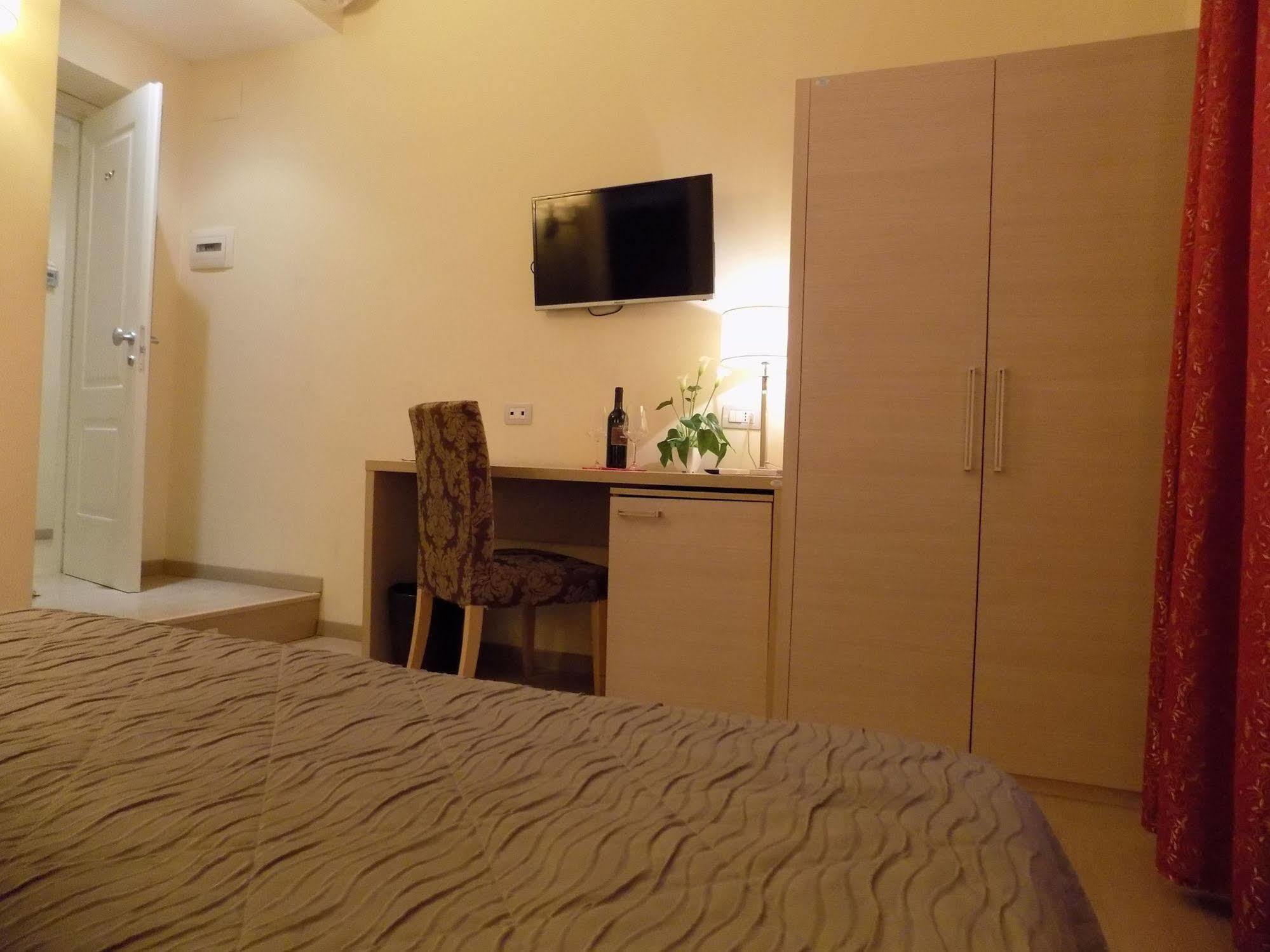 บุ้คกิ้ง เฮาส์ Bed & Breakfast โรม ภายนอก รูปภาพ