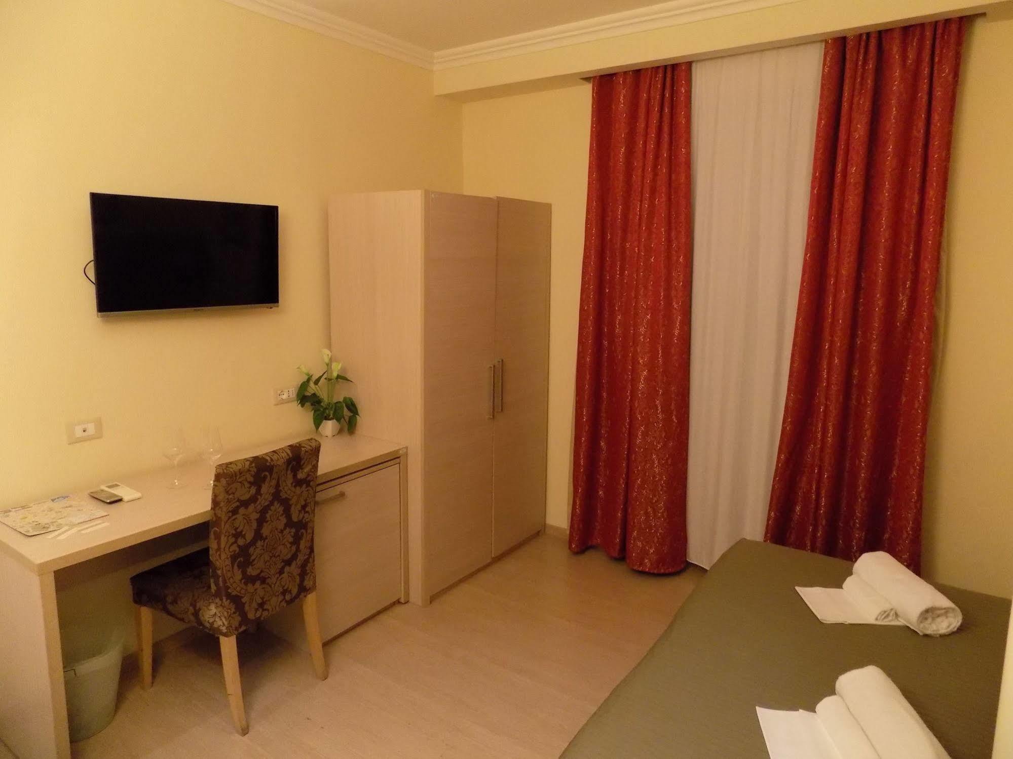 บุ้คกิ้ง เฮาส์ Bed & Breakfast โรม ภายนอก รูปภาพ
