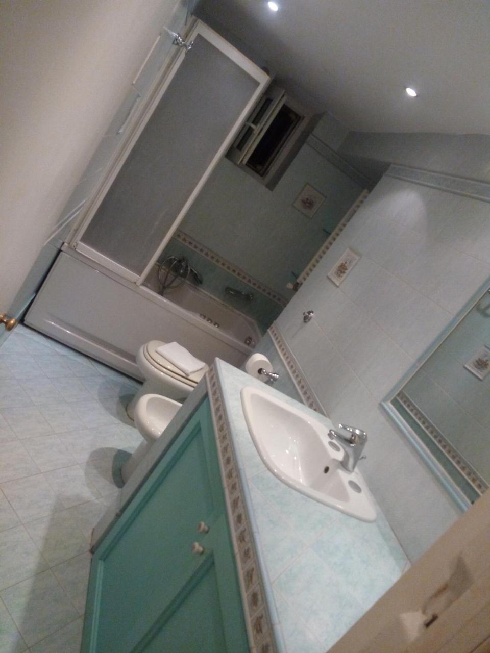 บุ้คกิ้ง เฮาส์ Bed & Breakfast โรม ภายนอก รูปภาพ